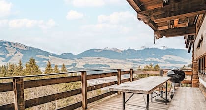 Wunderbares alleinstehendes Ferienhaus für 13 Personen mit W-LAN, Terrasse und Parkplatz