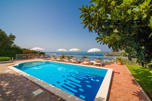 Villa, eigener Pool, Meerblick | Strand-/Meerblick