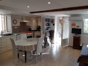 Fridge, microwave, oven, dishwasher