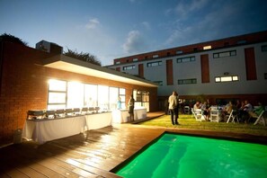 Utendørsbasseng