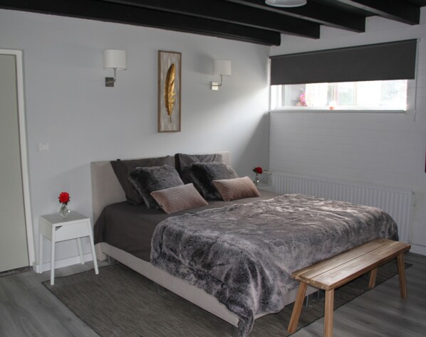 غرفة مزدوجة عادية | أغطية فراش متميزة وميني بار وخزنة داخل الغرفة وطراز فريد لكل وحدة