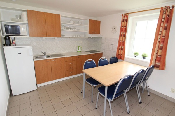 Cabinetry, Möbel, Spüle, Gebäude, Sinken, Countertop, Fenster, Holz, Zapfhahn, Interior Design