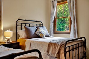 4 bedrooms, free WiFi, bed sheets