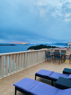 Sun deck
