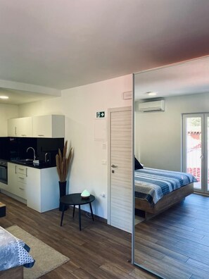 Studio, Balcony | Soundproofing, iron/ironing board, free WiFi, bed sheets - Marojica Apartments 2 (Konavle)