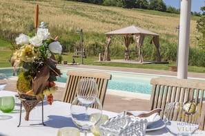 Outdoor dining - Villa Gemma, revalue wonder of nature near Lake Bolsena (Narni)