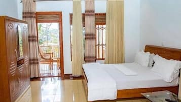Business Apartment | Egyptian cotton sheets, premium bedding, down duvets, free minibar