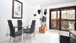Appartement, 1 chambre | Restauration dans la chambre