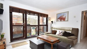 Appartement, 1 chambre | Salle de séjour