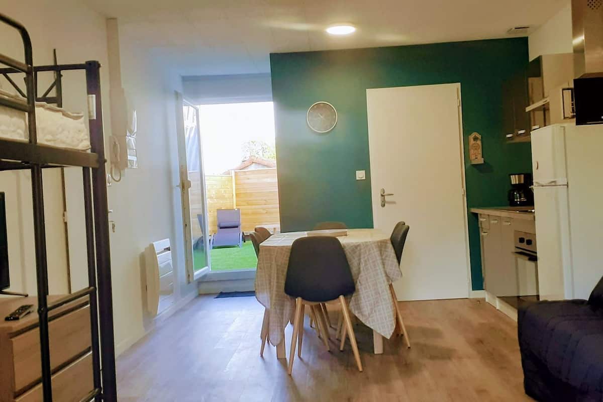 Family Studio (Le Terrasse) | Living area | Flat-screen TV