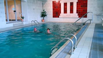 Indoor pool, sun loungers