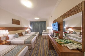 Familienzimmer, 5 Schlafzimmer | Schreibtisch, Verdunkelungsvorhänge, schallisolierte Zimmer