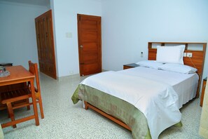 3 slaapkamers, een strijkplank/strijkijzer, wifi, beddengoed