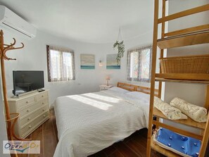 3 bedrooms, iron/ironing board, free WiFi, bed sheets