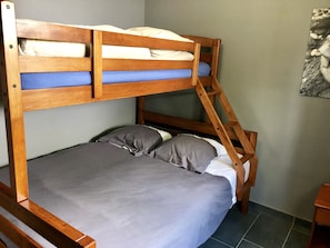 2 bedrooms, iron/ironing board, WiFi, bed sheets