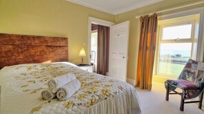3 bedrooms, iron/ironing board, free WiFi, bed sheets - Shannonview Country House (Labasheeda)
