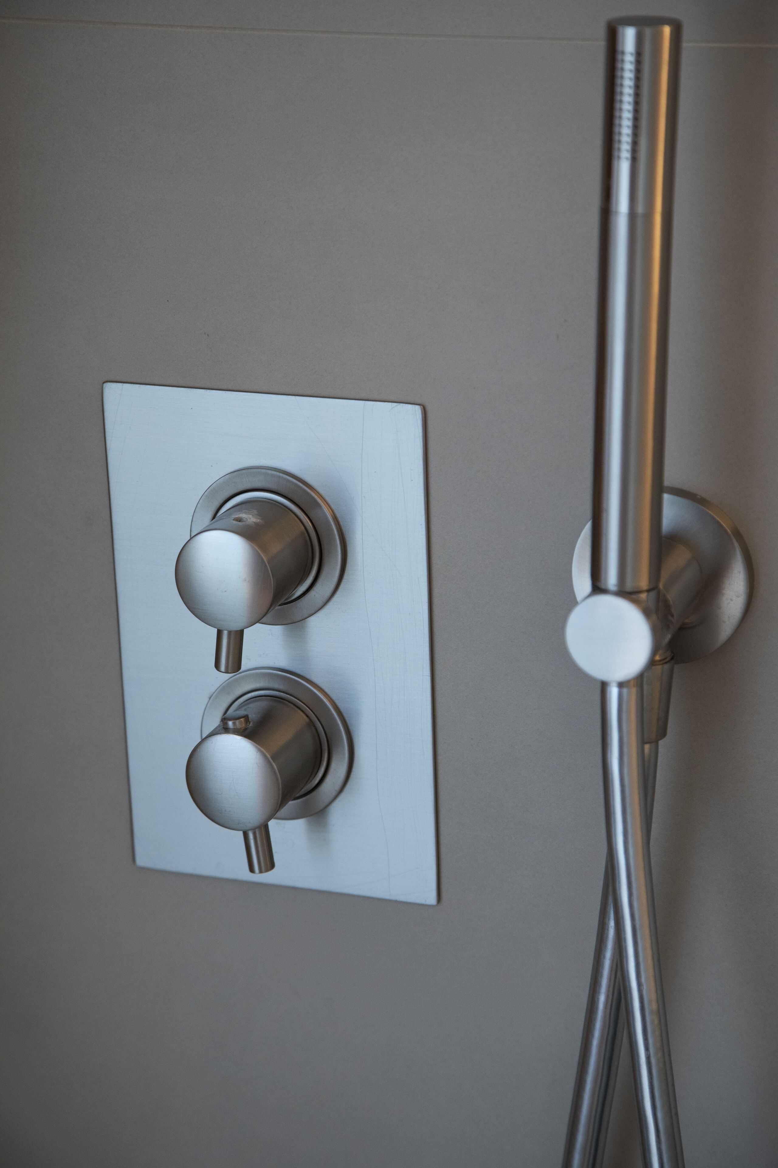 deluxe twin room | bathroom | shower, free toiletries, hair dryer, towels