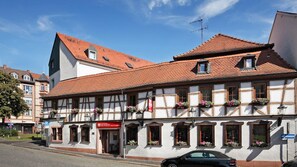 Front of property - Zum Goldenen Ochsen (Aschaffenburg)