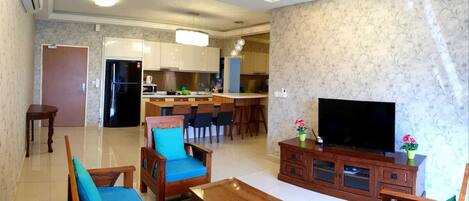 アパートメント 3 ベッドルーム | リビング エリア | 50 インチのスマートテレビ (デジタル放送視聴可)、テレビ