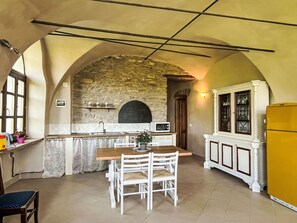 Dining - Beautiful apartment for 6 guests with pool, WIFI, TV, patio, pets allowed and panoramic view (Prelà Castello)