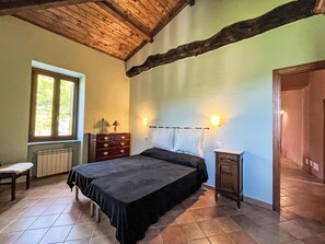 3 bedrooms, travel crib, free WiFi - Cosy apartment for 8 guests with pool, WIFI, TV, patio, pets allowed and panoramic view (Prelà Castello)