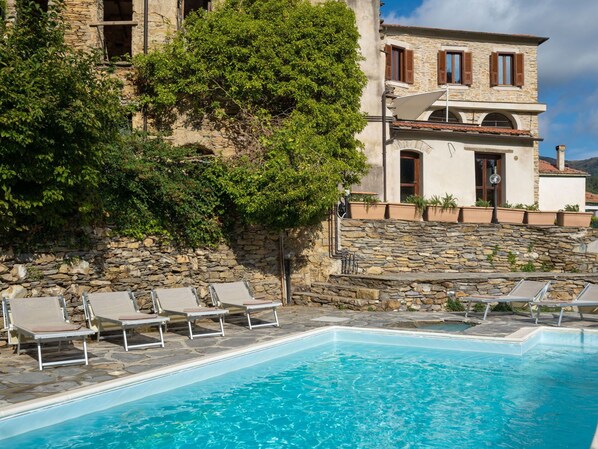 Pool - Cosy apartment for 8 guests with pool, WIFI, TV, patio, pets allowed and panoramic view (Prelà Castello)