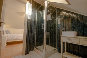 Maison Deluxe, 4 chambres, vue jardin | Salle de bain