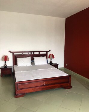 Chambre Deluxe double, vue sur la mer | Bureau, rideaux d’obscurcissement, fer et planche à repasser