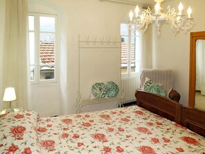 2 chambres, lit parapluie