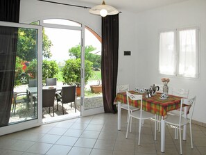 Dining - Nice apartment for 5 people with WIFI, TV and patio (Imperia)