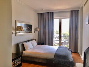 2 عدّة غرف نوم ومكواة/لوح كي وواي فاي وملاءات أسرّة