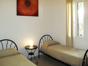 2 bedrooms, travel cot, free WiFi - Lovely apartment for 5 people with A/C, WIFI, TV and terrace (Imperia)