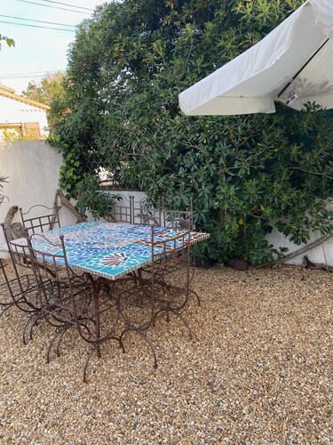 Typical villa in the center of Le Grau d'Agde for 8 people with garden