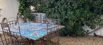 Typical villa in the center of Le Grau d'Agde for 8 people with garden