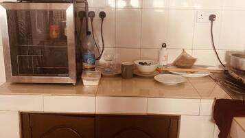 Fridge, microwave, stovetop, cookware/dishes/utensils