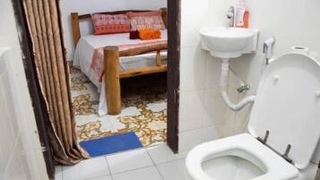 Double Room | Bathroom | Shower, towels, soap, shampoo