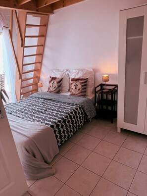 4 bedrooms, iron/ironing board, WiFi, wheelchair access