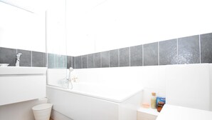 Apartment | Bathroom - Spacious 1BR apartment in London (London)