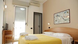 Double Room | In-room safe, bed sheets - Hotel Villa Dina (Rimini)