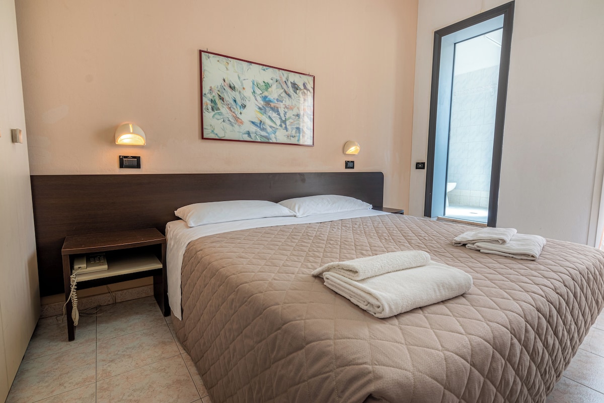 Coffres-forts dans les chambres, draps fournis