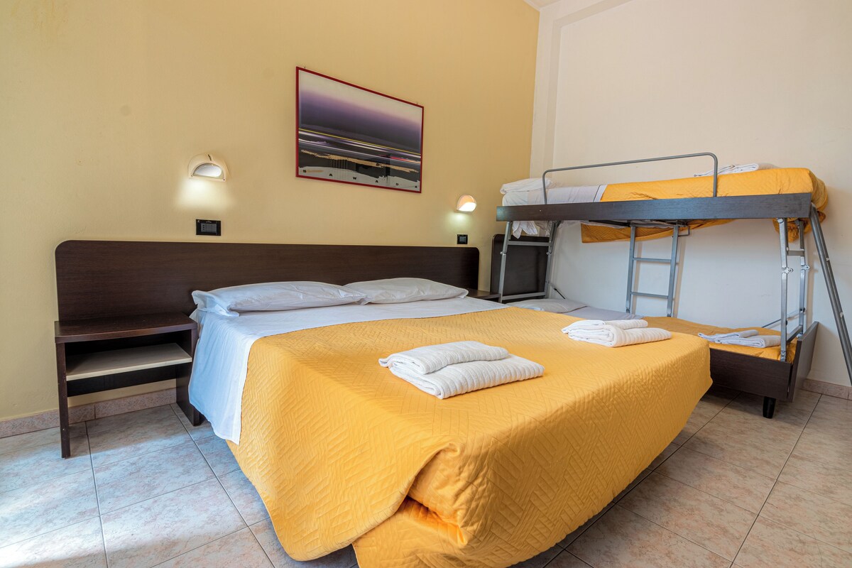 In-room safe, bed sheets