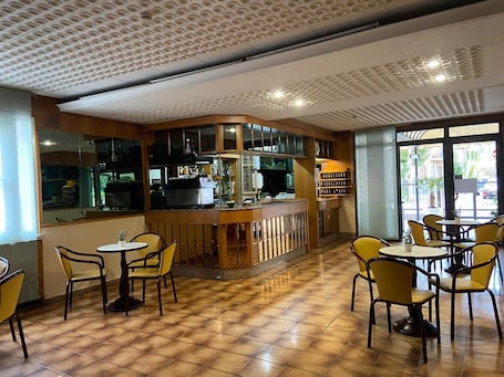 Bar (on property). Hotel Villa Dina