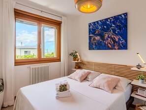 1 多间卧室、旅行婴儿床、免费 WiFi、床单