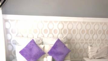 Minibar, iron/ironing board, free WiFi, bed sheets