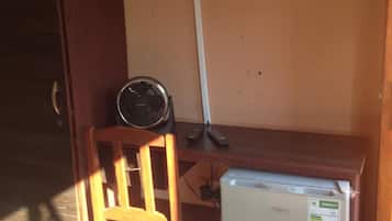 Minibar, iron/ironing board, free WiFi, bed sheets