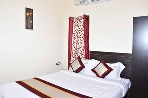 Soundproofing, iron/ironing board, free WiFi, bed sheets