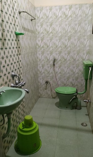 Een douche, handdoeken