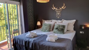 Deluxe Double Room (1) | Premium bedding, down comforters, memory foam beds, desk - Carmen Rooms (Nerja)