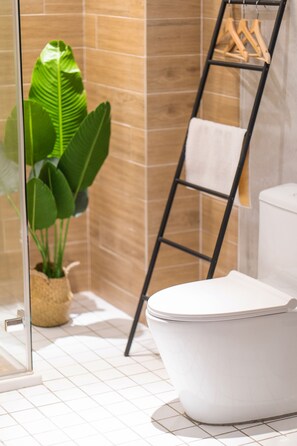 Superior Double Room | Bathroom amenities | Free toiletries, hair dryer, slippers, towels