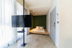 Deluxe Double Room, Bathtub | Desk, laptop workspace, soundproofing, free WiFi - DaGang BNB (Kaohsiung)